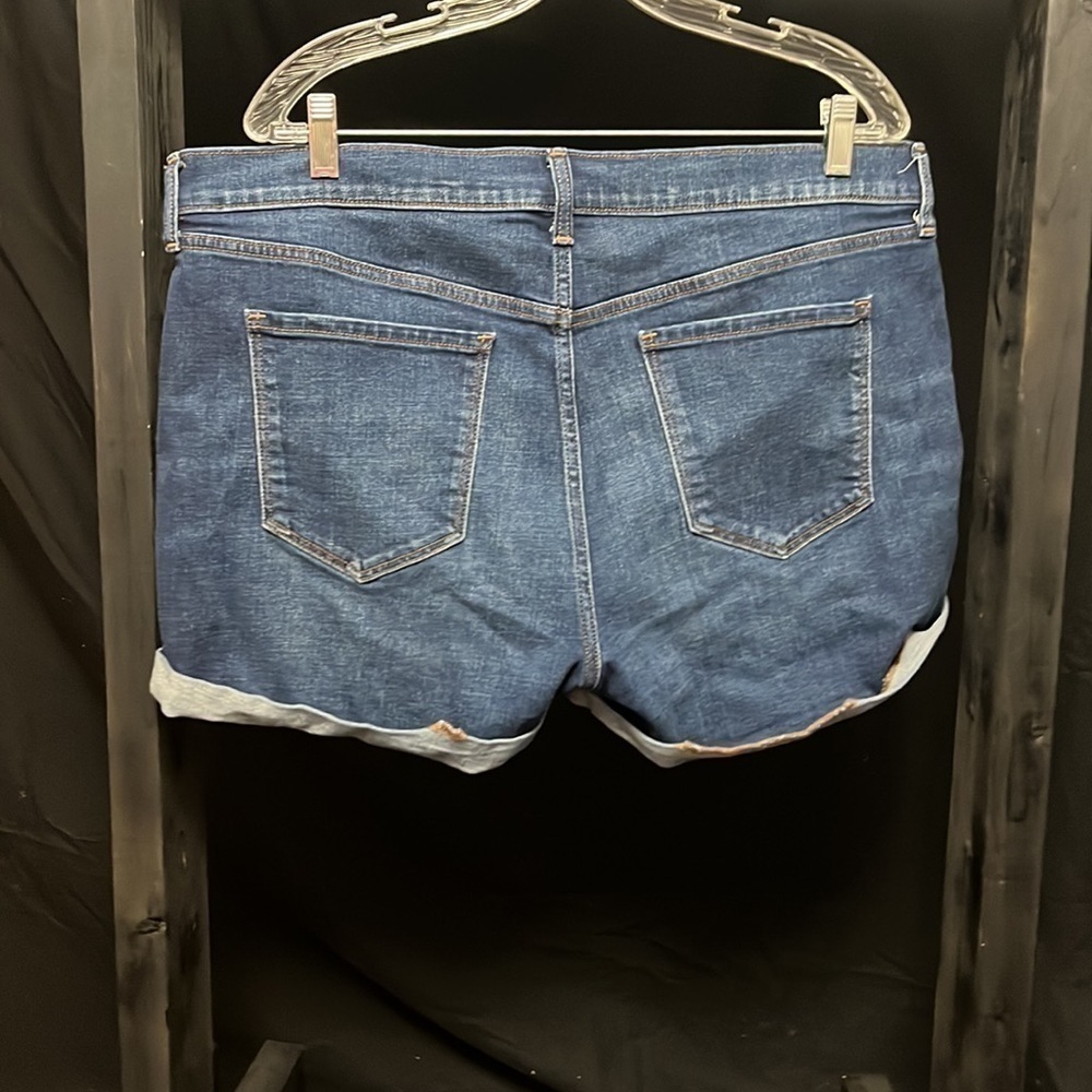𝅺old Navy- button fly boyfriend mid rise jean shorts - Picture 3 of 5